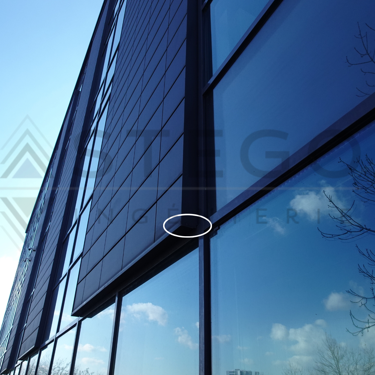 Absence de perforations permettant la ventilation de la lame d’air