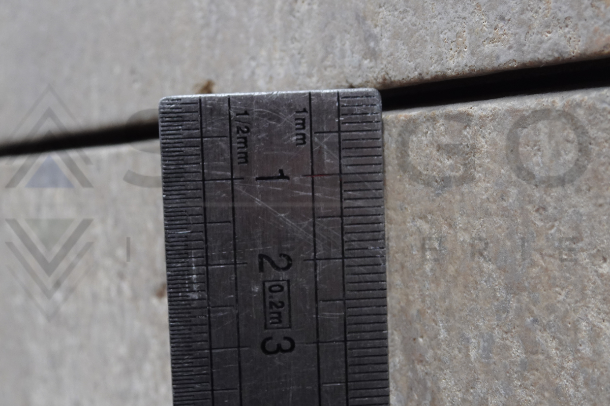 largeur de joints insuffisante entre plaques