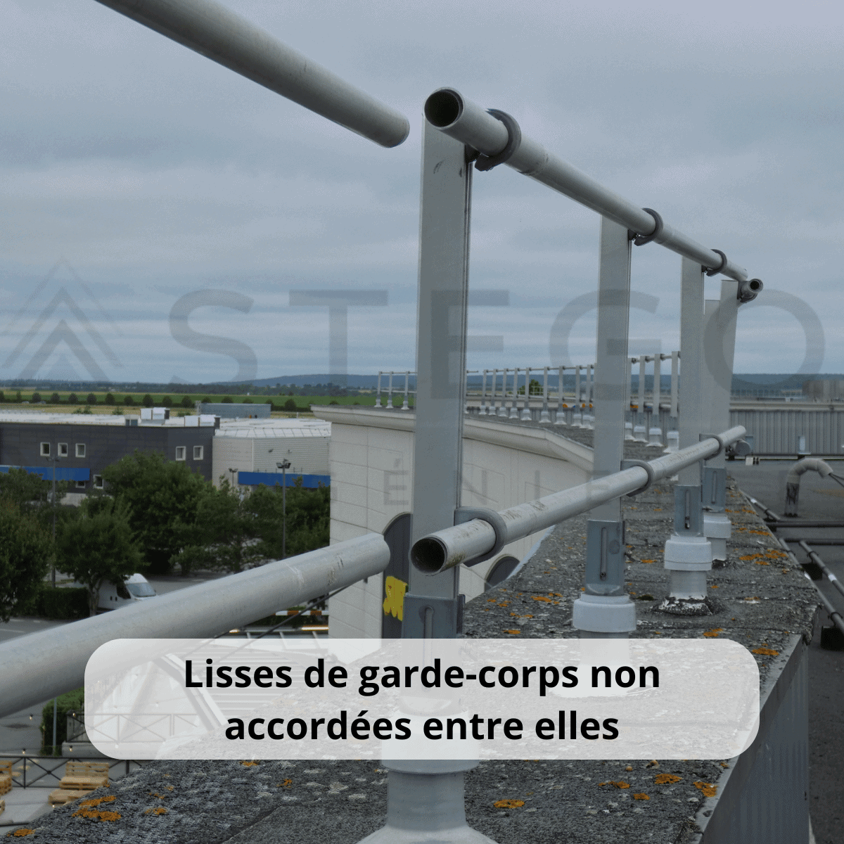 Diagnostic sécurité toiture :Des lisses de garde-corps non raccordées ou mal assemblés